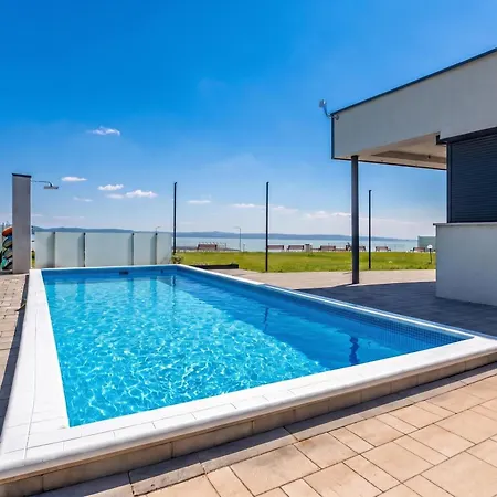 Lelle Marine-hanna Pool - Happy *